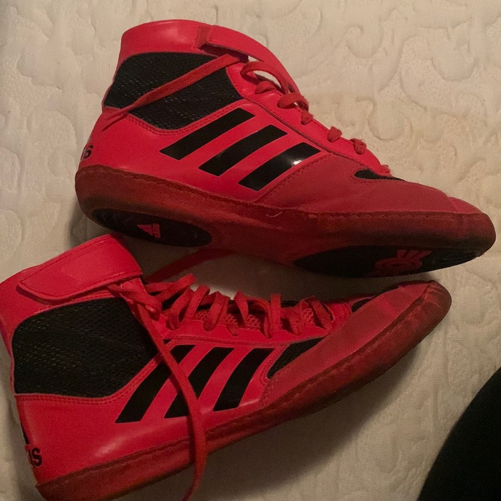 Boys (men’s) size 7.5 wrestling shoes used one season